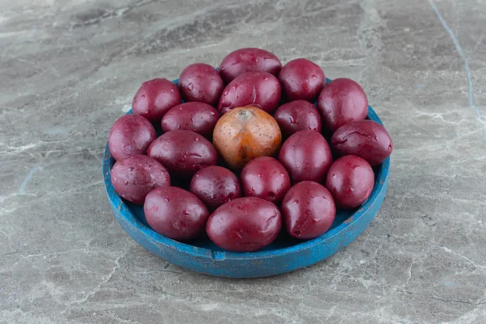Why Plum Is Good for Diabetes & How to Eat It the Right Way